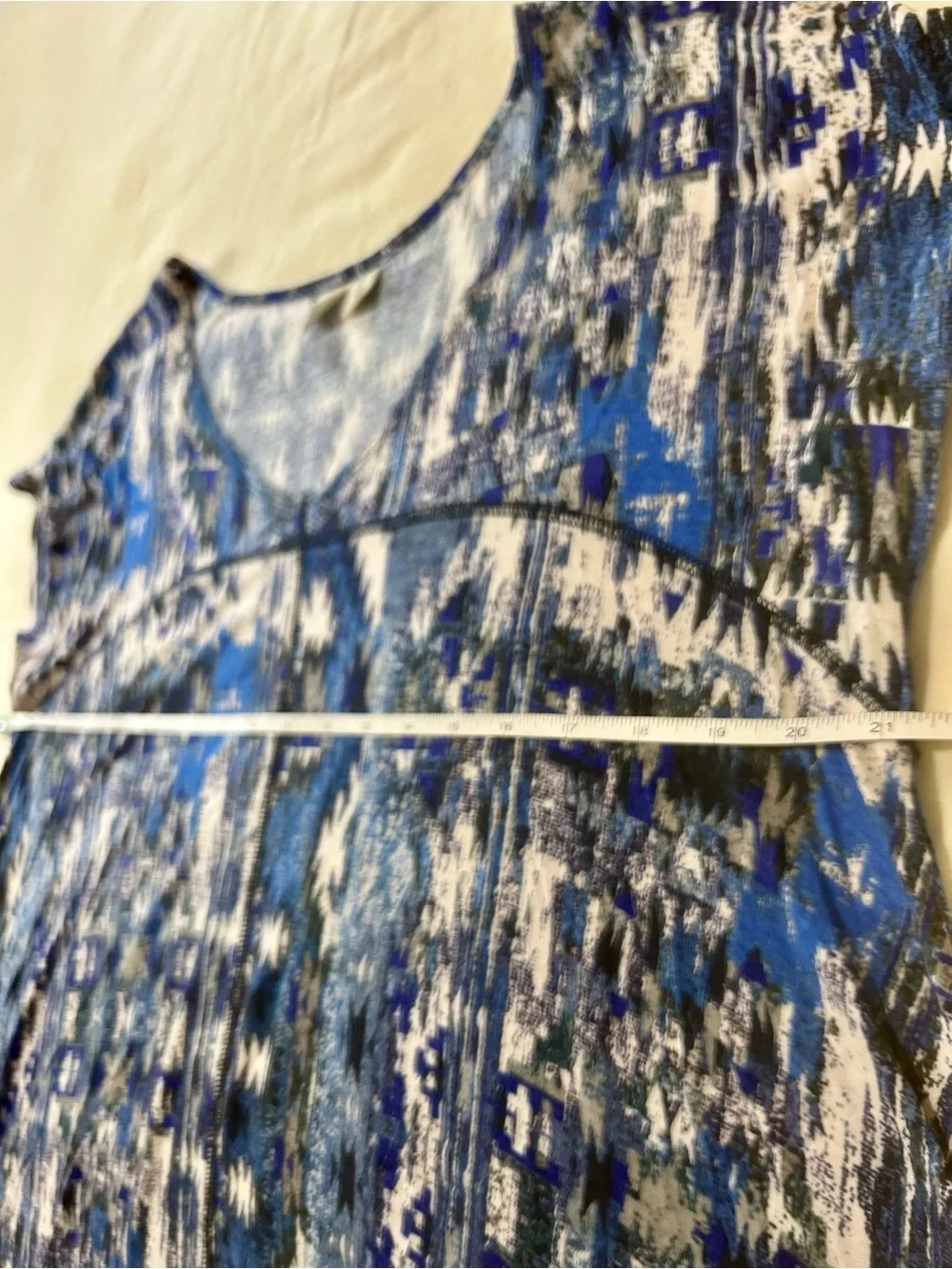 Artisan NY Blue Ikat Abstract Print V-Neck Short Sleeve Top Sz 1X